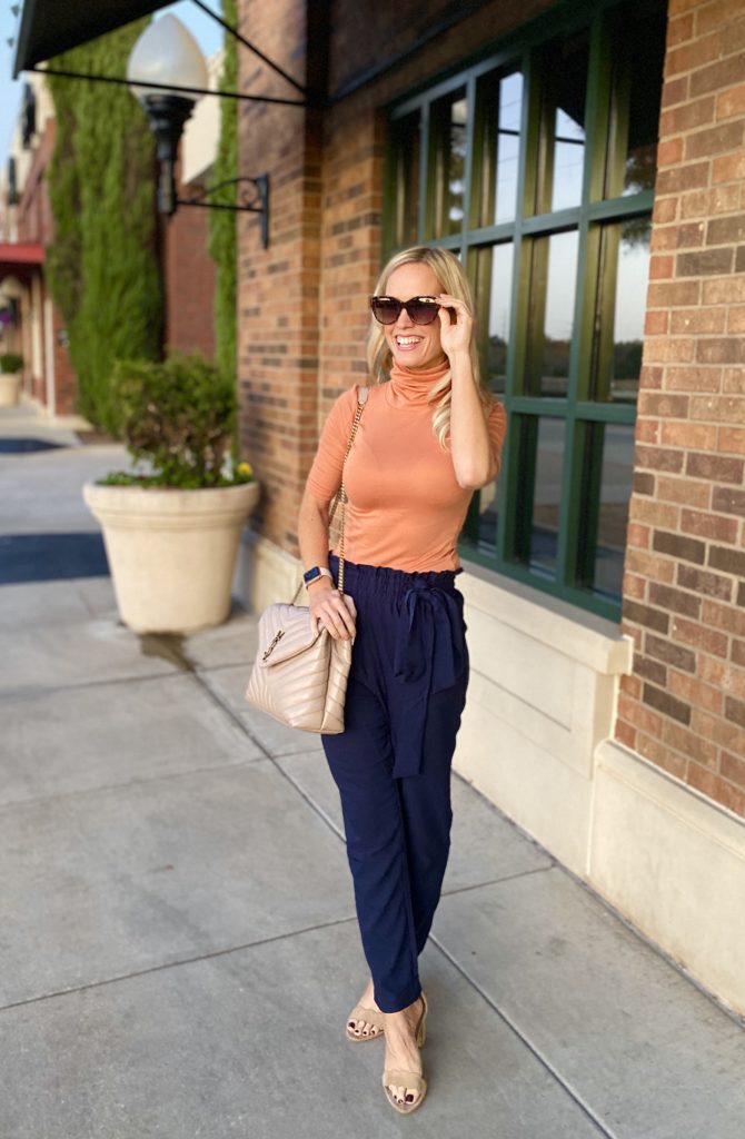 There are so many ways to wear paper bag pants. In these pictures I styled my paper bag pants with a turtleneck and sandal - let's talk about more ideas! 