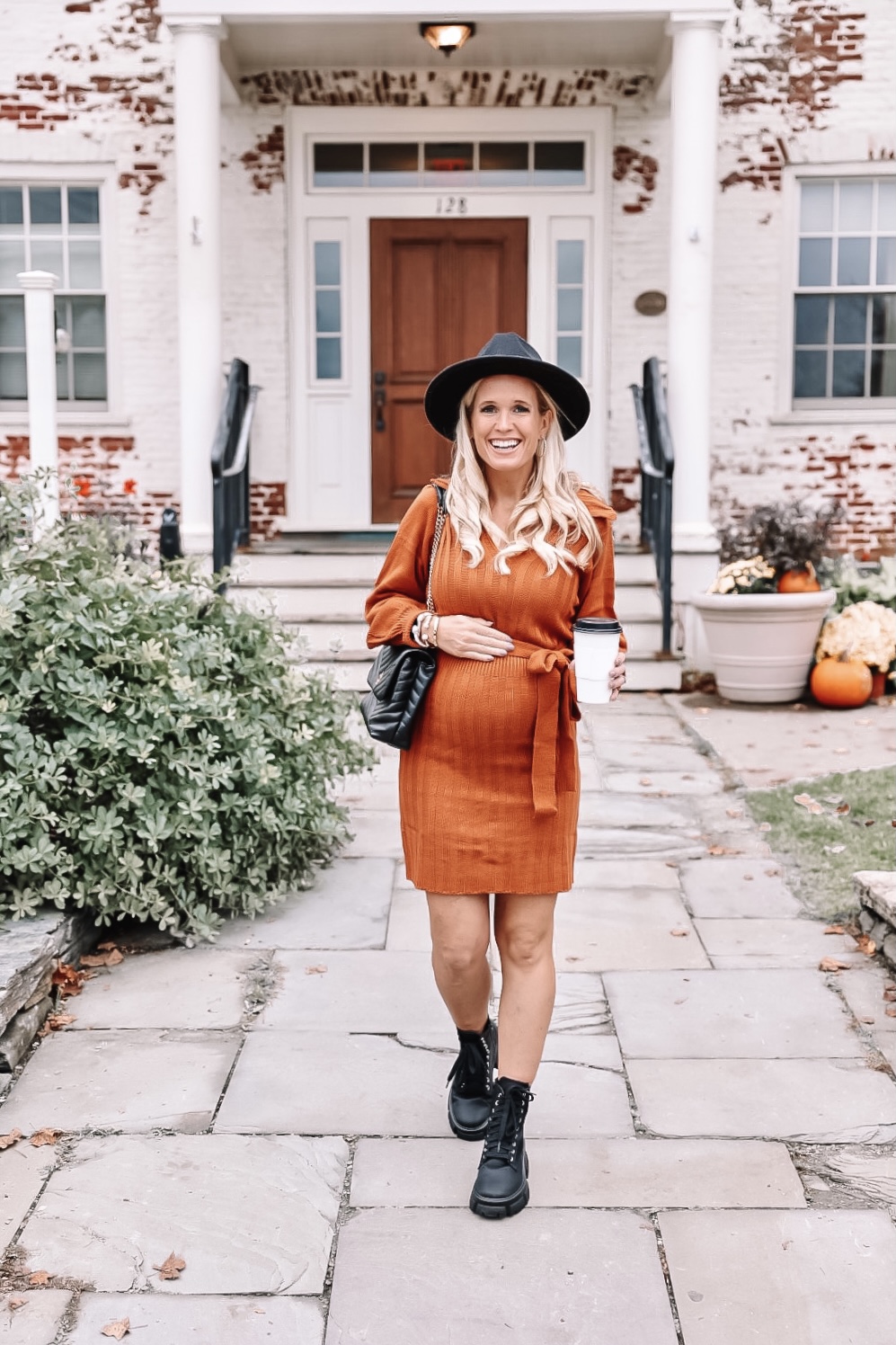 Guide to Stowe, Vermont in the Fall | 11 Things To Do + Tips | Leaf peeper season in Vermont |
 Fall outfit ideas | Maternity outfits in the fall