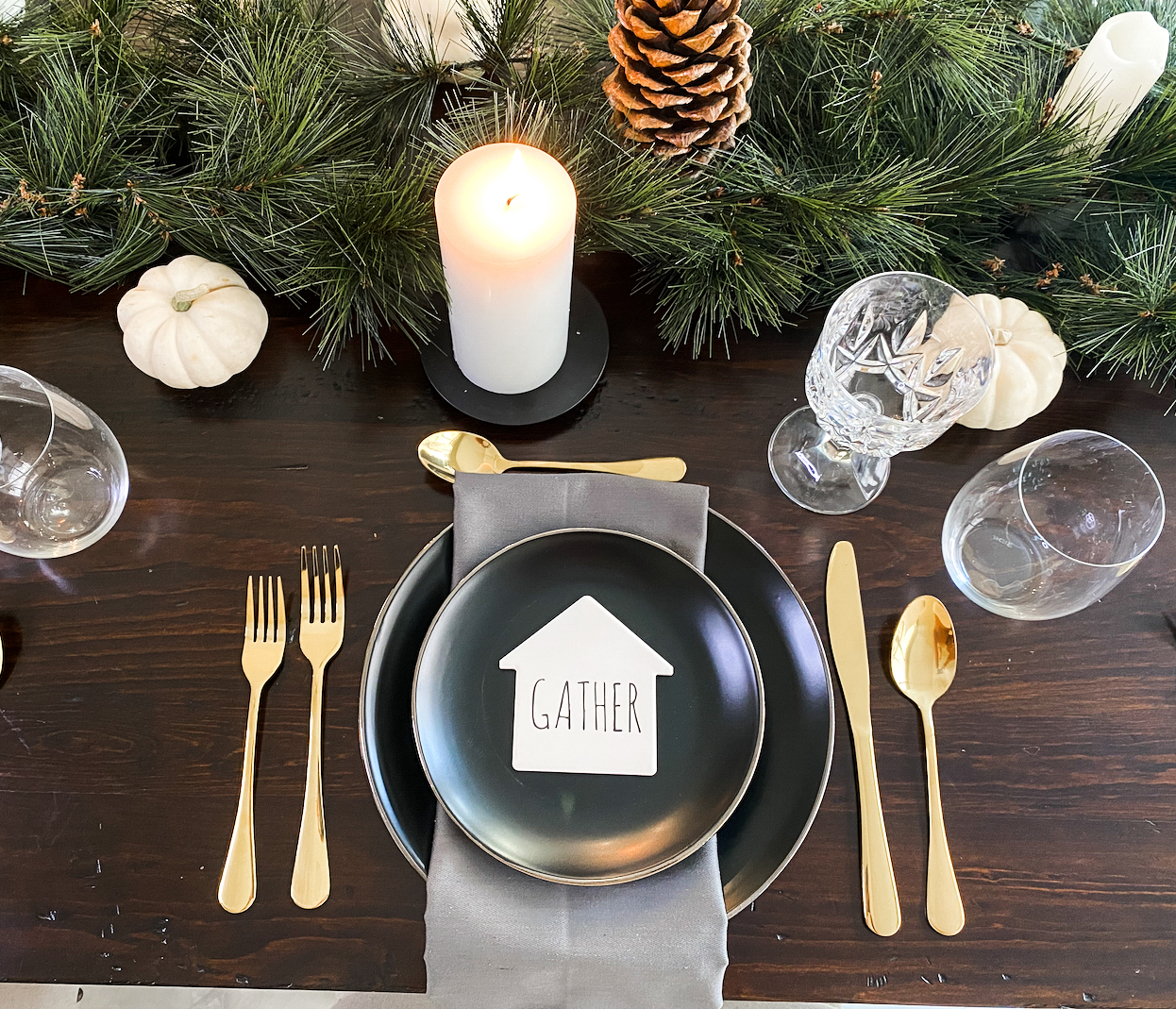 fall dining table setting | rustic place setting for halloween, thanksgiving and Christmas