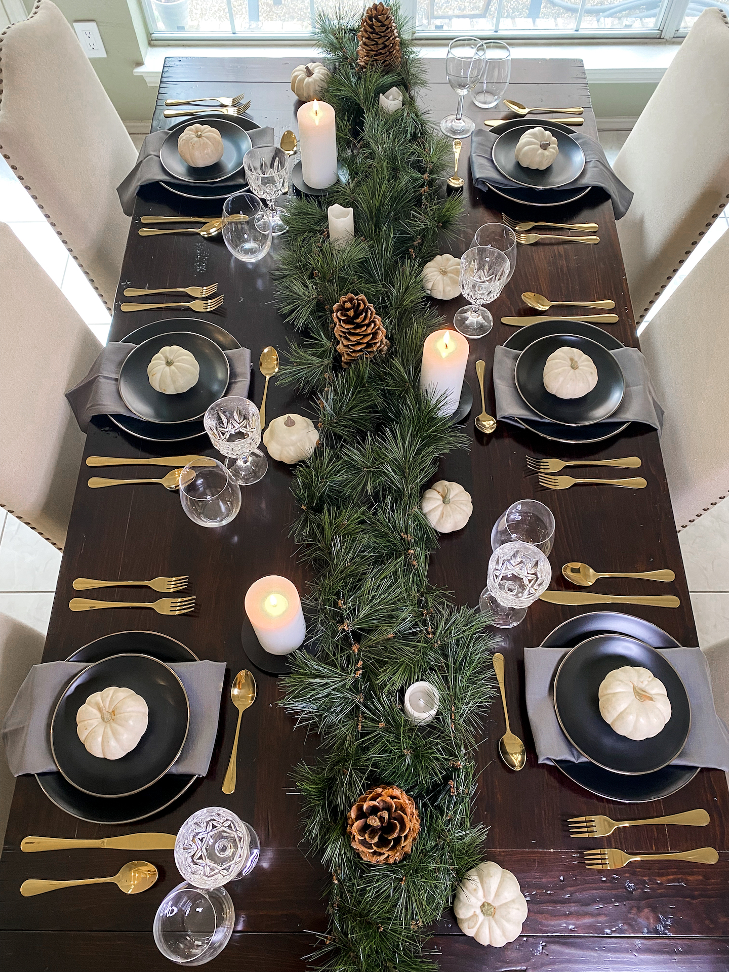 fall dining table setting | rustic place setting for halloween, thanksgiving and Christmas