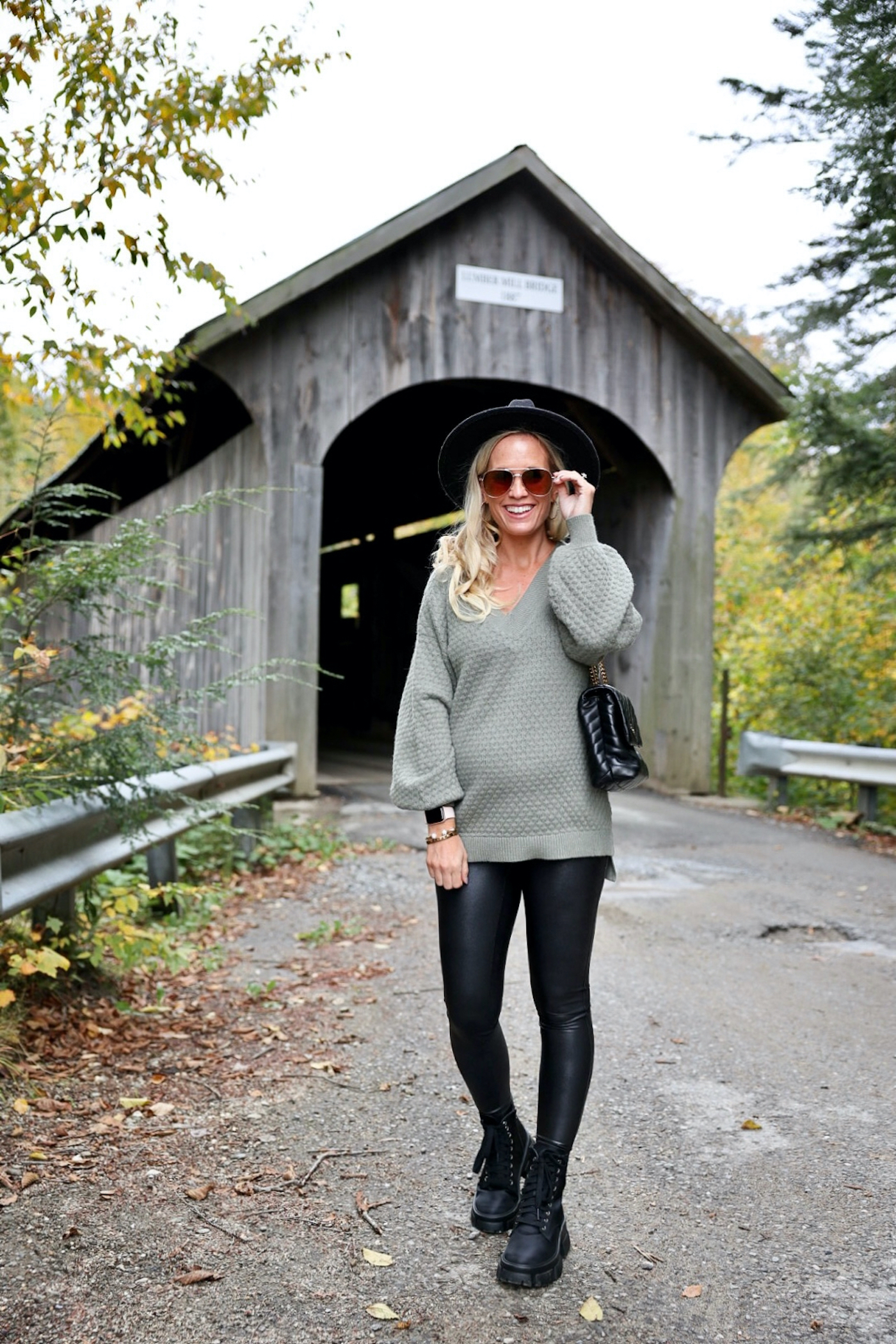 Guide to Stowe, Vermont in the Fall | 11 Things To Do + Tips | Leaf peeper season in Vermont |
 Fall outfit ideas | Maternity outfits in the fall | Covered bridges in Vermont