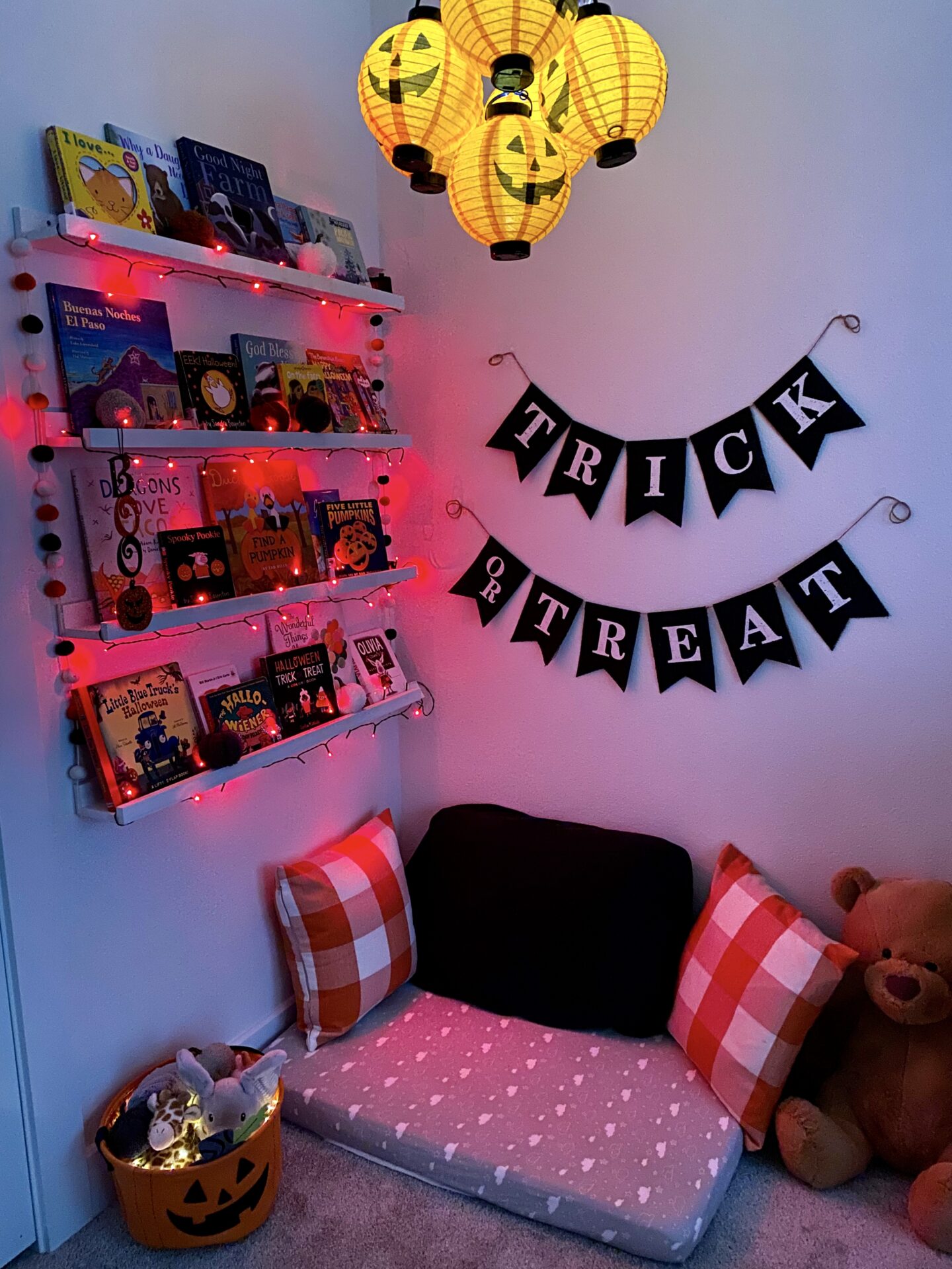 halloween book nook for kids | fun halloween reading area in bedroom for kids