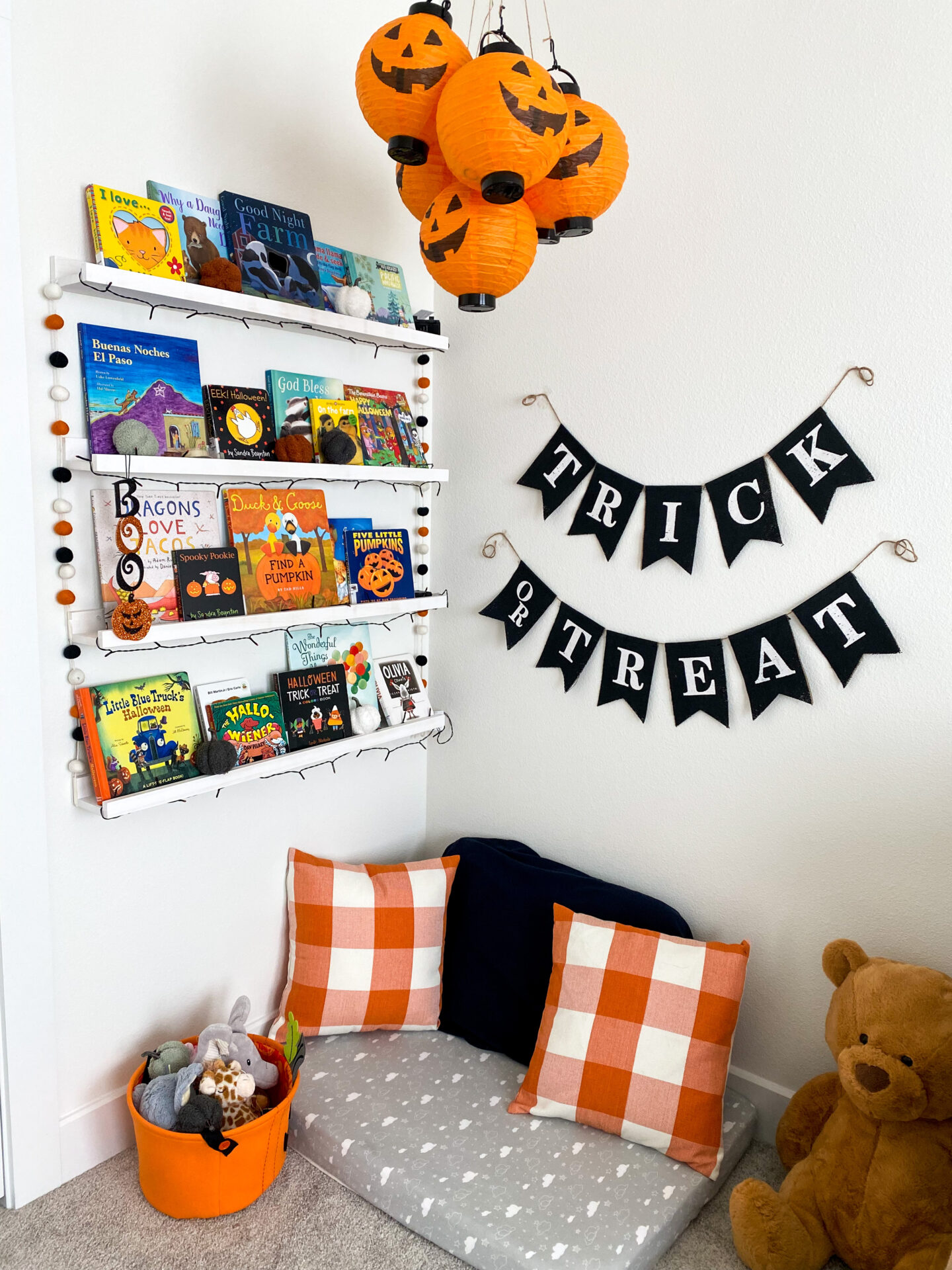 Halloween book nook for kids