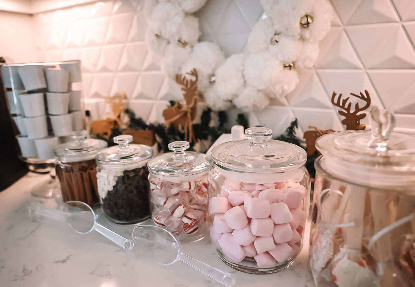 DIY hot cocoa bar ideas for winter party, christmas party or valentines party