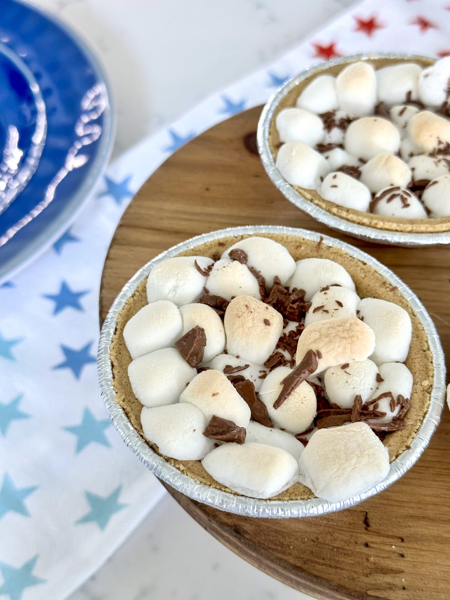 mini s'more pies | 5 Summer Ideas | Summer Recipes and Decor | Summer campout and summer glamping