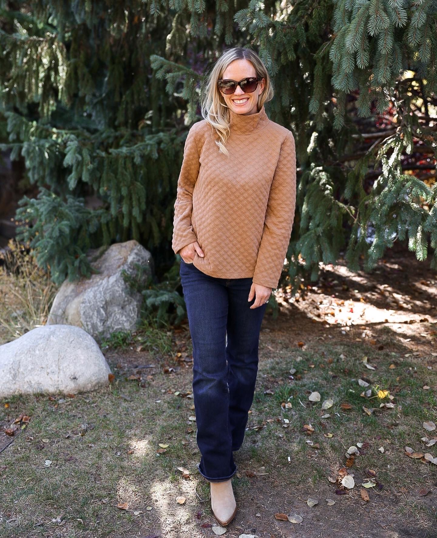 Thanksgiving outfit ideas , cozy sweaters for Thanksgiving dinner